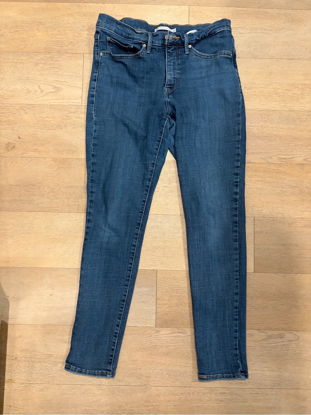 Levi's Women's Skinny Jeans in Dark Blue Wash